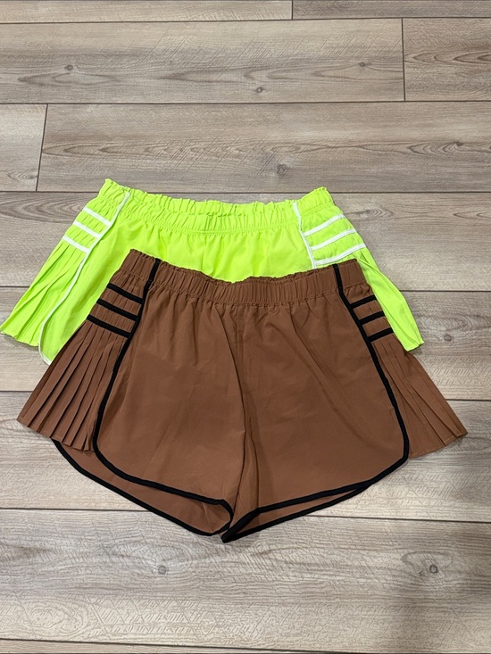 Caracilia Pants - Pleated Athletic Skorts — Neon Yellow and Brown